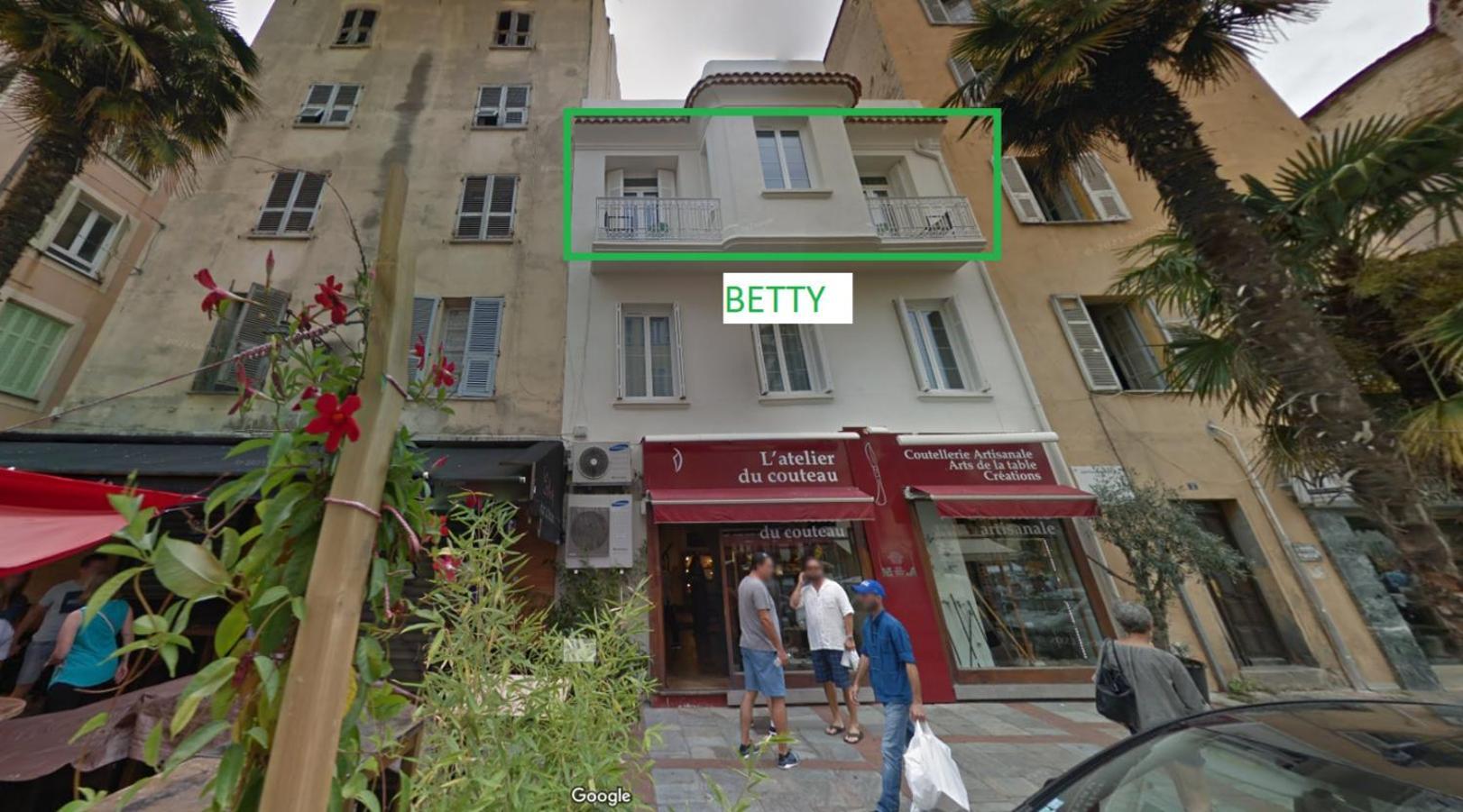 Les Suites R Bonaparte - Appartements De Standing Au Coeur De La Vieille Ville Pietonne أجاكسيو الغرفة الصورة
